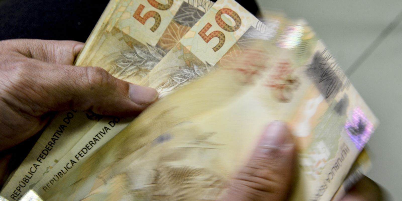 Caixa começa a pagar Bolsa Família de maio