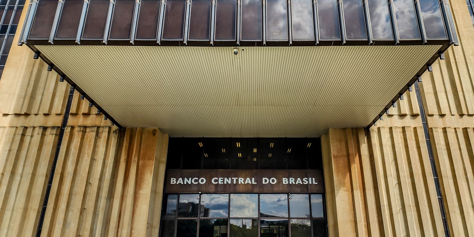 Mercado eleva previsão da inflação para 5,04% este ano